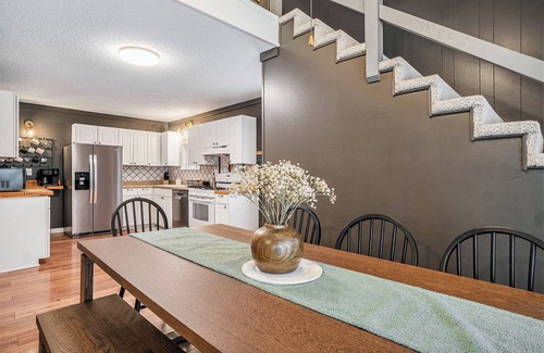 Boyne Falls Ski Chalet | Labor Day Specials! Family FUN! 4 Private Bedrooms, Hot Tub, Game room