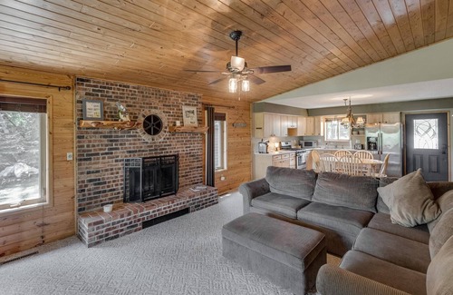 Breezy Point Cabin | Labor Day Wknd Available! GOLF, FISHING, LAKEFRONT & FIRE PIT