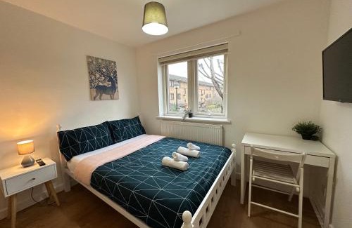 Haggerston House | Laburnum House-Comfortable Rooms Near City of London