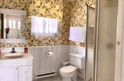 Lac-Brome House | Lac Brome 3 Bedrooms With Balcony Suite B