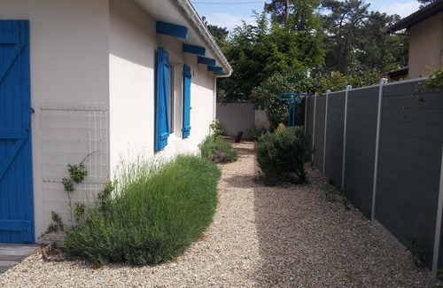 Lacanau-Ocean House | Lacanau-Océan 300m from the ocean, calm, detached house with blue shutters