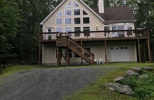 Rowland House | Lackawaxen Country Home with a View