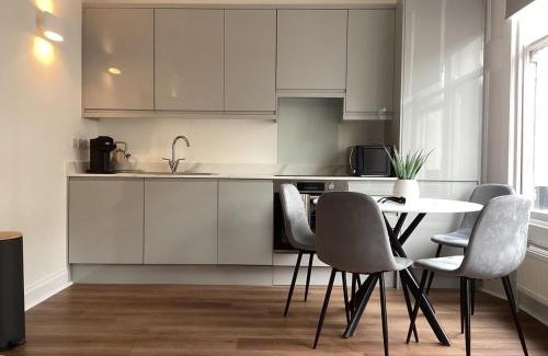 Notting Hill Apartment | Ladbroke Grove Station -Stunning, Stylish Brand new apartment