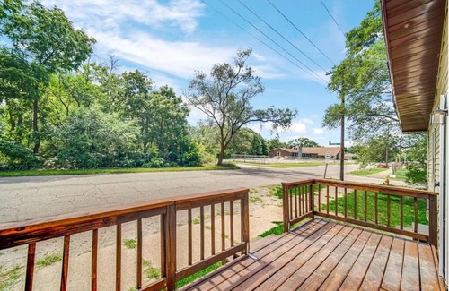 Gary House | Ladies Lap of Luxory