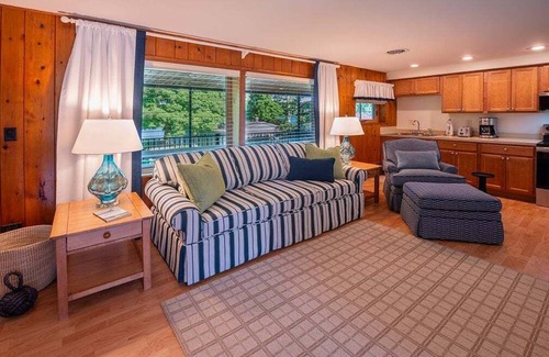 Town of Jerusalem House | Lady of the Lakes Suites: Great for Groups