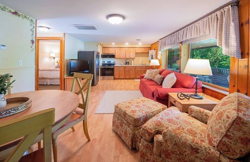 Town of Jerusalem House | Lady of the Lakes Suites: Great for Groups