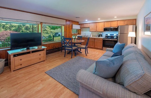 Town of Jerusalem House | Lady of the Lakes Suites: Great for Groups