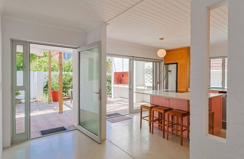 Voelklip Cottage | Ladybird Designer Cottage near Grotto Beach