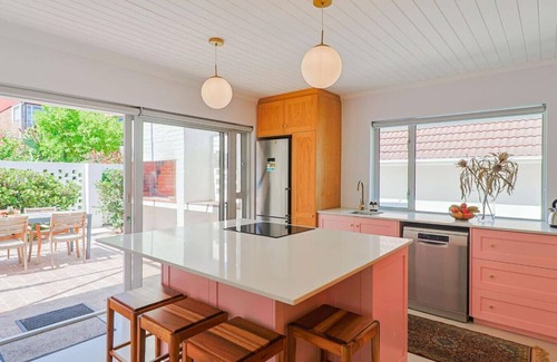 Voelklip Cottage | Ladybird Designer Cottage near Grotto Beach