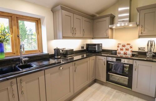 Newton Grange Cottage | LADYCROFT BARN, family friendly, with a garden in Ashbourne