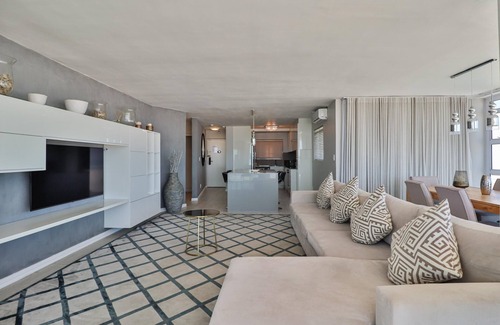 Lagoon Beach Apartment | Lagoon Beach 235A by CTHA