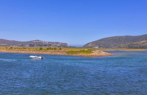 Old Place House | Lagoon View Accommodation