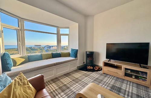 Trearddur Bay Apartment | Lagoon View - Sea View- Pet Friendly - 2 Bed Apt - En-suite