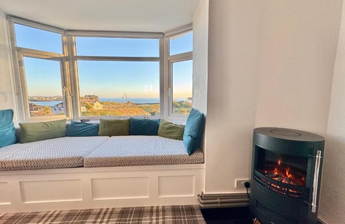Trearddur Bay Apartment | Lagoon View - Sea View- Pet Friendly - 2 Bed Apt - En-suite