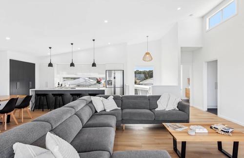 Nangkita House | Lagoon Views, a modern waterfront masterpiece