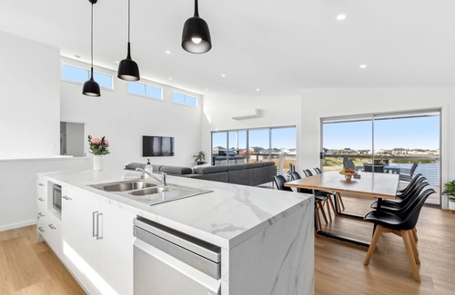 Nangkita House | Lagoon Views, a modern waterfront masterpiece