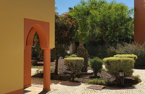 Chinicato House | Lagos Jardim de Meia Praia Town House