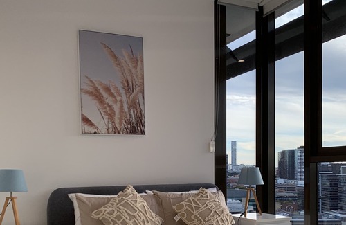 Newstead Apartment | Laguna Apartments - 15 minutes drive from the Brisbane airport