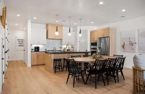 St. George House | Laguna Beach townhouse
