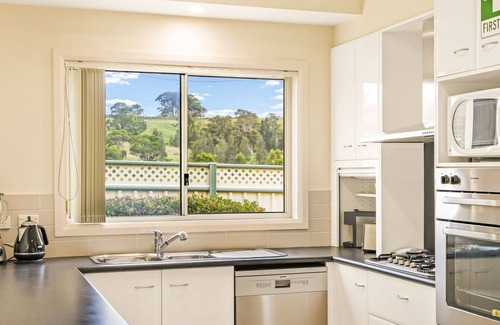 Black Head House | Laguna By The Beach | Relax | Explore | Swim