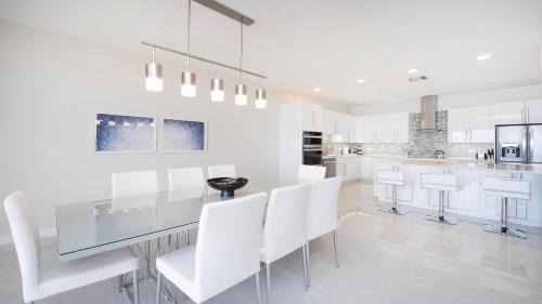 Seven Mile Beach Apartment | Laguna Del Mar
