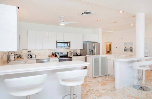 Seven Mile Beach Apartment | Laguna Del Mar