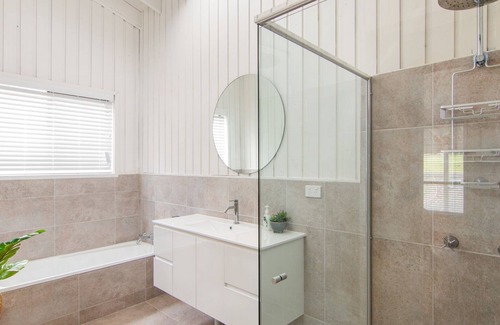 Green Point House | Laguna house just 100 metres from Wallis lake