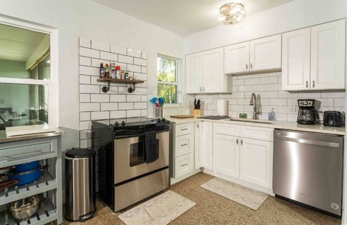 Stuart House | Laguna Retreat – Hot Tub, Fire Pit, & Game Room Fun!