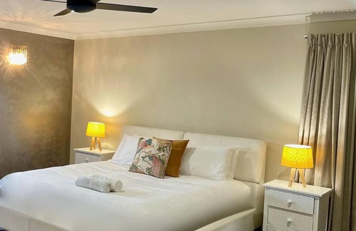 Stanthorpe House | LAHOOL GUEST HOUSE JUST A CREEKSIDE STROLL TO TOWN