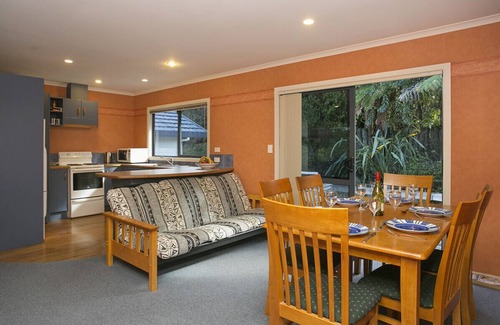 Taupo Cottage | Laid Back on Lakewood - Taupo Holiday Home