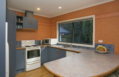 Taupo Cottage | Laid Back on Lakewood - Taupo Holiday Home