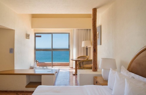 San Jose del Cabo Hotel | Laid-Back Studio Hideaway with Coastal Comfort