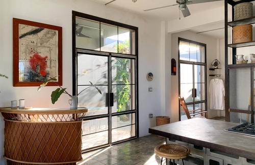 Bravos de Boston Apartment | Laid-back tropical loft-living
