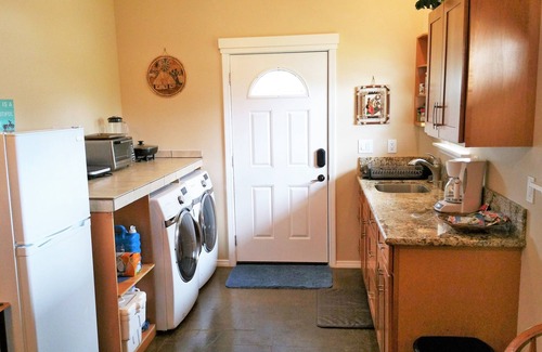 Laie Apartment | Laie, North Shore Oahu Hawaii Banana Bungalow New 2 Bed Apt. Sleeps 4-6