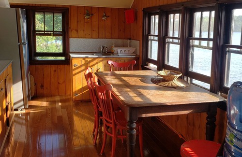 Windermere Cottage | Lake Rosseau Muskoka Cottage Rental 5 min from Windermere w boat/trailer parking