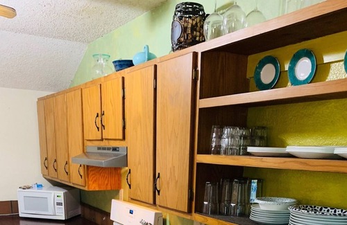 Mead Cabin | Lake 2 minutes away, fishing, kayaking, hiking and casinos.