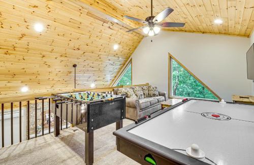 Albrightsville House | Lake Access and Hot Tub Forest-View Poconos Cabin