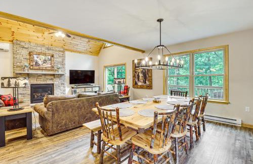 Albrightsville House | Lake Access and Hot Tub Forest-View Poconos Cabin