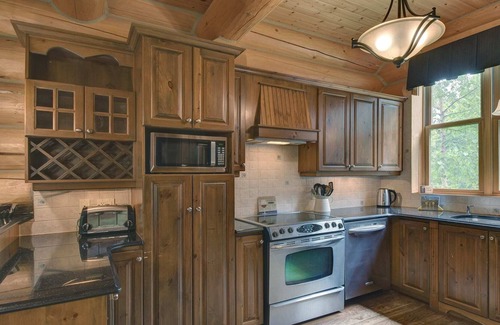 Fiddler Lake Resort Ski Chalet | Lake access and indoor hot tub and terrace
