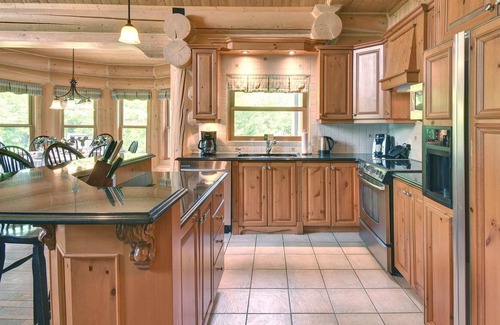 Fiddler Lake Resort Ski Chalet | Lake access and private indoor hot tub