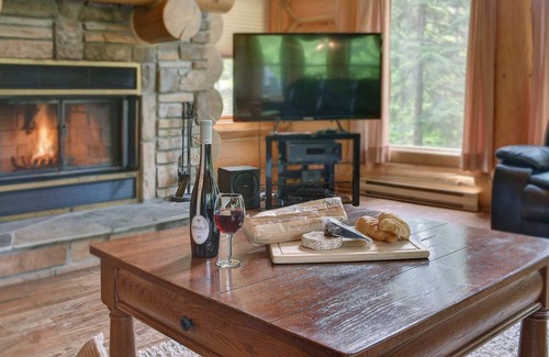 Fiddler Lake Resort Ski Chalet | Lake access and private indoor hot tub