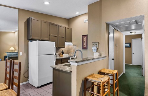Ponce De Leon Condo | Lake Access-Boat Slip-Cozy 2 Bedroom Bungalow w Free Daily Attraction Tickets