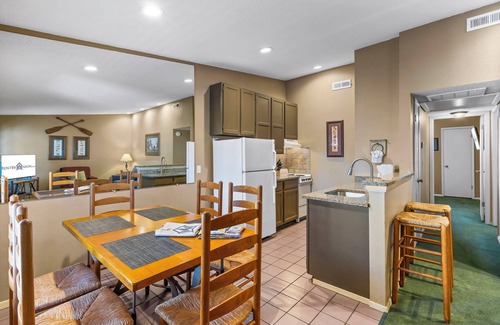 Ponce De Leon Condo | Lake Access-Boat Slip-Cozy 2 Bedroom Bungalow w Free Daily Attraction Tickets