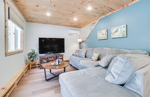 Herron Cottage | Lake Access & Dock: Remote Mio-area Cottage