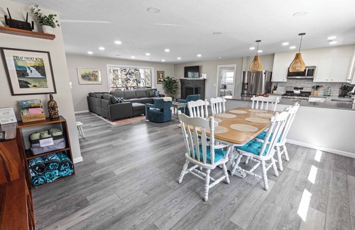 Mountain Home House | Lake Access, Firepit, Gameroom, Mins to AVL/Hendo