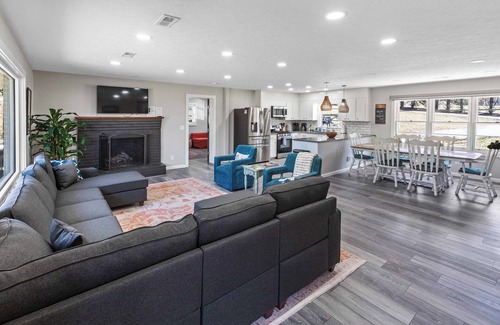 Mountain Home House | Lake Access, Firepit, Gameroom, Mins to AVL/Hendo