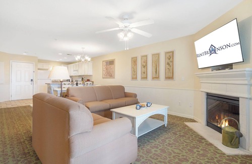 Kimberling City Condo | Lake Access-Spacious Condo-Free Attraction Tickets-Deck Area