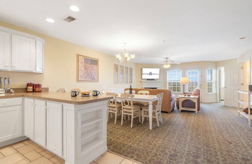 Kimberling City Condo | Lake Access-Spacious Condo-Free Attraction Tickets-Deck Area