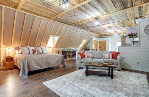 Cartersville Apartment | Lake Allatoona Area Studio with 2 Decks and Farm Views