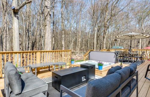 Tobyhanna House | Lake and Beach Access BBQ-Ready Poconos Retreat!